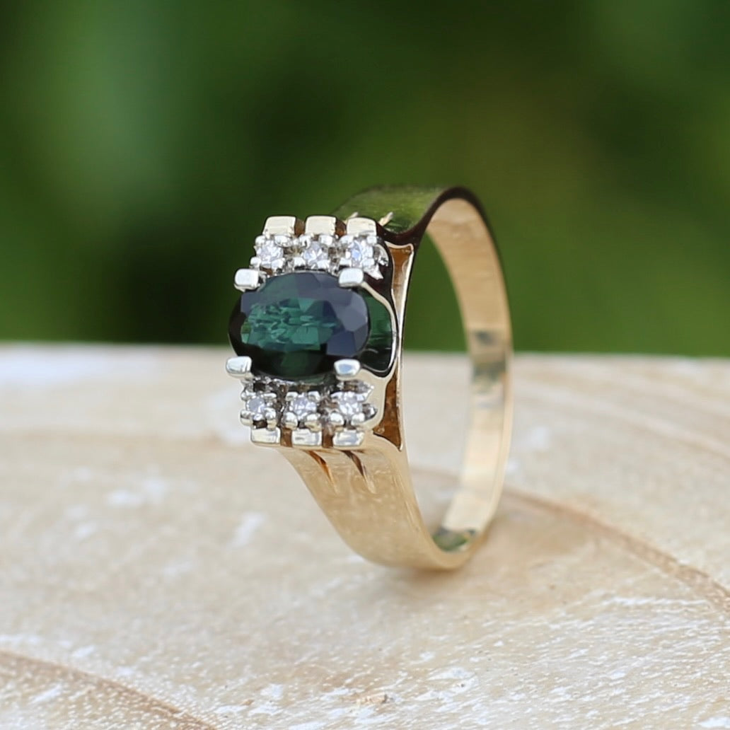 0.95ct Green Tourmaline and Diamond High Set Ring, 9ct White and Yellow Gold, size O or just over 7