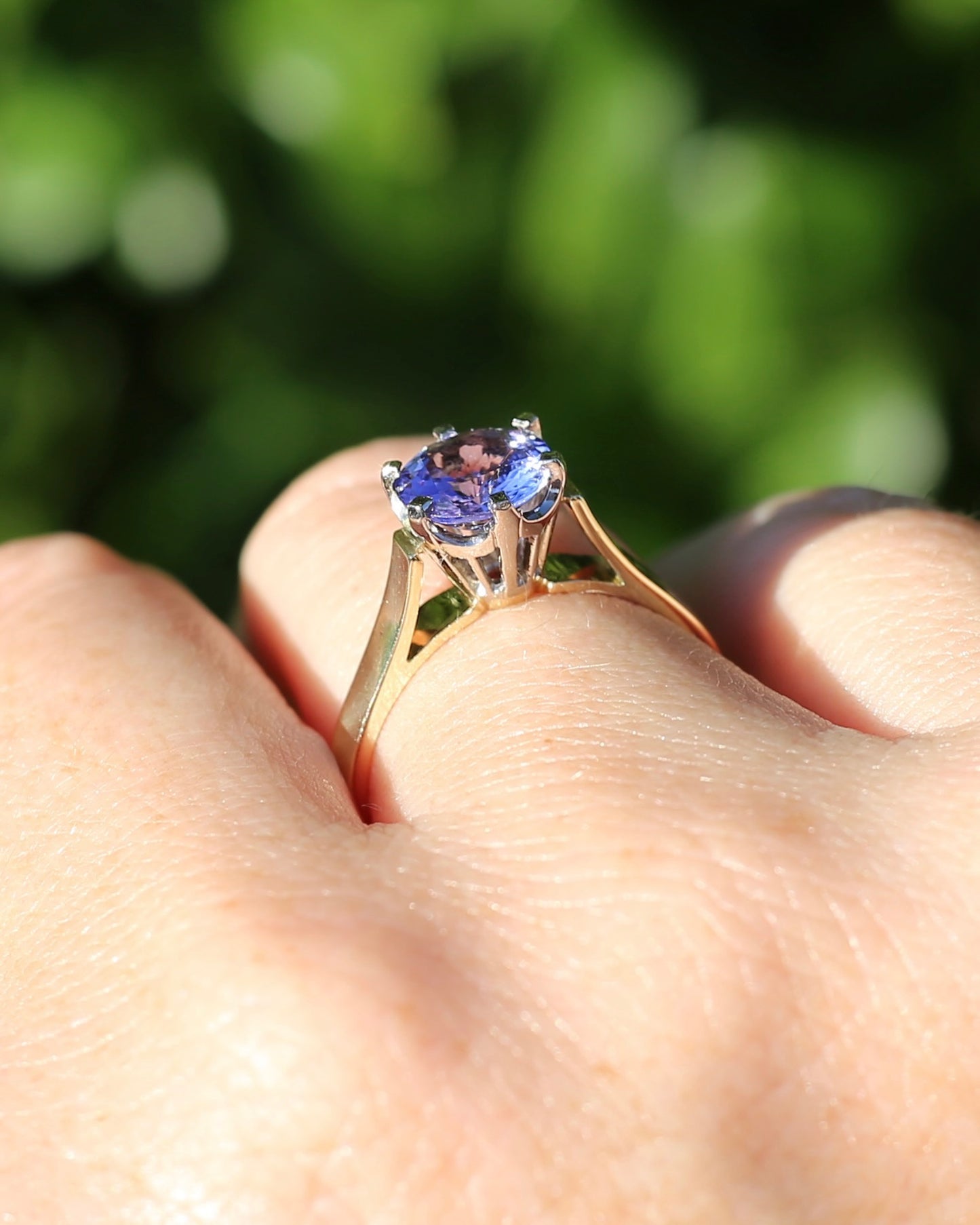 1.65ct Tanzanite in Vintage Mixed Metal 9ct White & Yellow Gold Ring, size Q1/2 or 8.25
