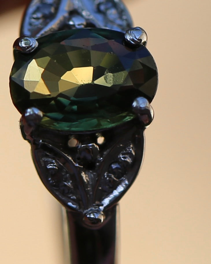 0.8ct Parti Sapphire and Single Cut Diamond Ring, 9ct White Gold, size N or just over 6.5, 2.00g