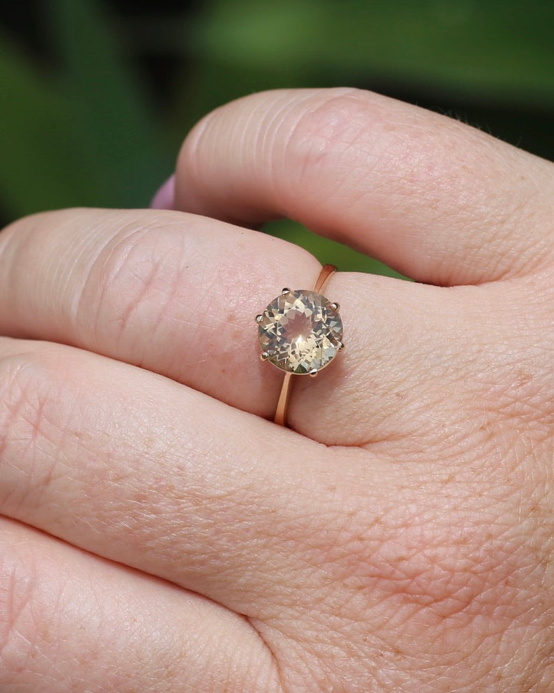 2.5ct Round Natural Heliodor (Yellow Beryl), 6 Claw Set, 9ct Yellow Gold, size N1/2 or 7, 2.0g