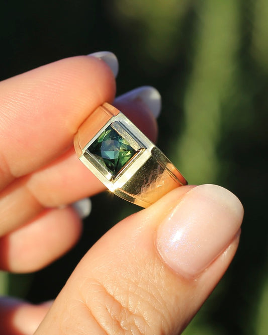 Circa 1950s 2.05ct Natural Parti Sapphire Signet Ring, 18ct Yellow Gold, size T1/2 or just under 10, 6.59g