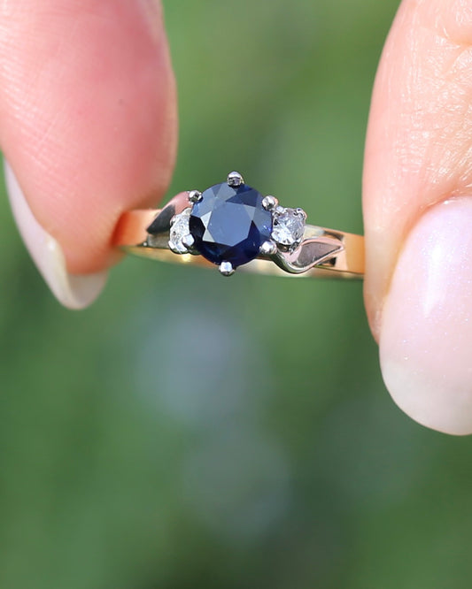 1ct Dark Blue Natural Australian Sapphire with White Side Stones, 9ct Yellow and White Gold, size 9 or S, 2.23g