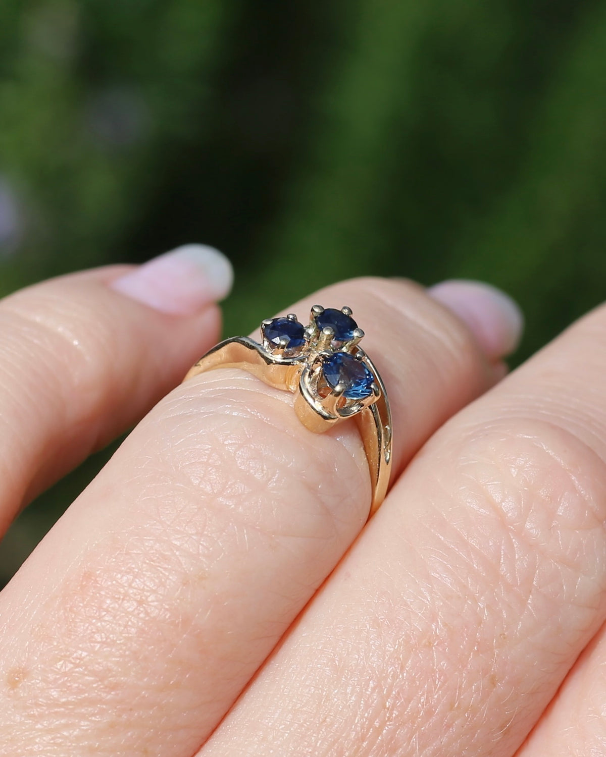 Asymetric Trilogy Blue Sapphire Ring, 9ct Yellow Gold, size K or 5.5, 2.1g