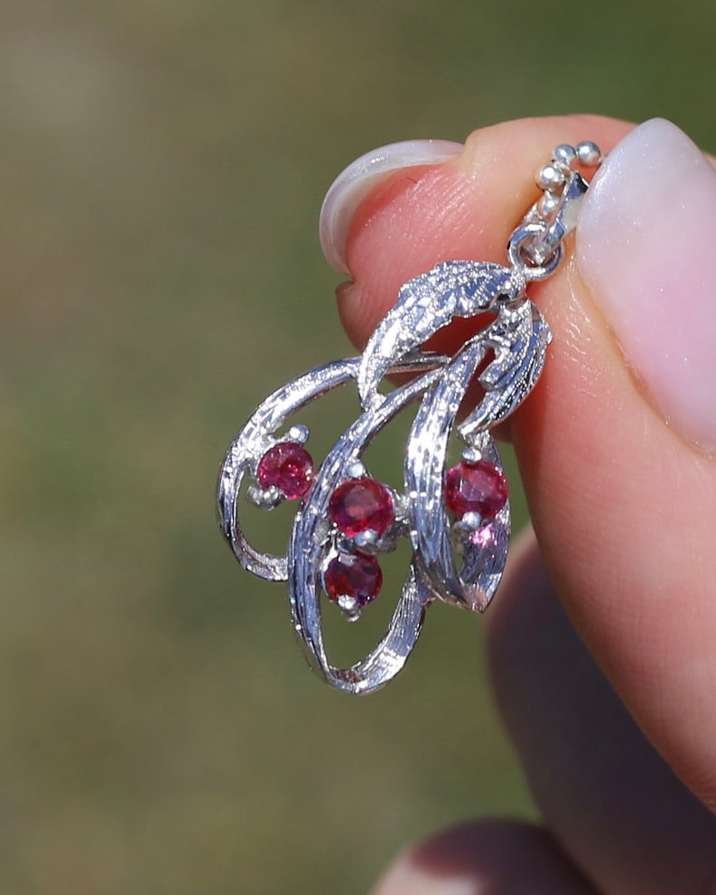 Sterling Silver Pink Sapphire/ Ruby Leaf Pendant, Sterling Silver, 2.66g