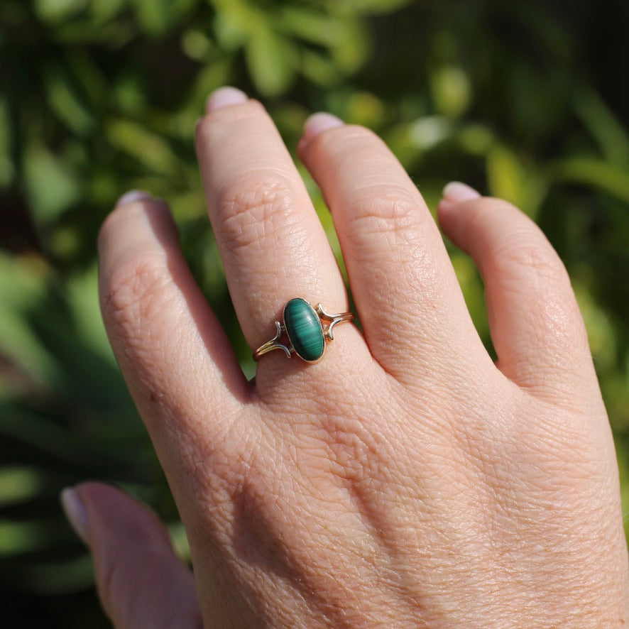 Oval malachite Ring, 9ct YG, size 8 or Q