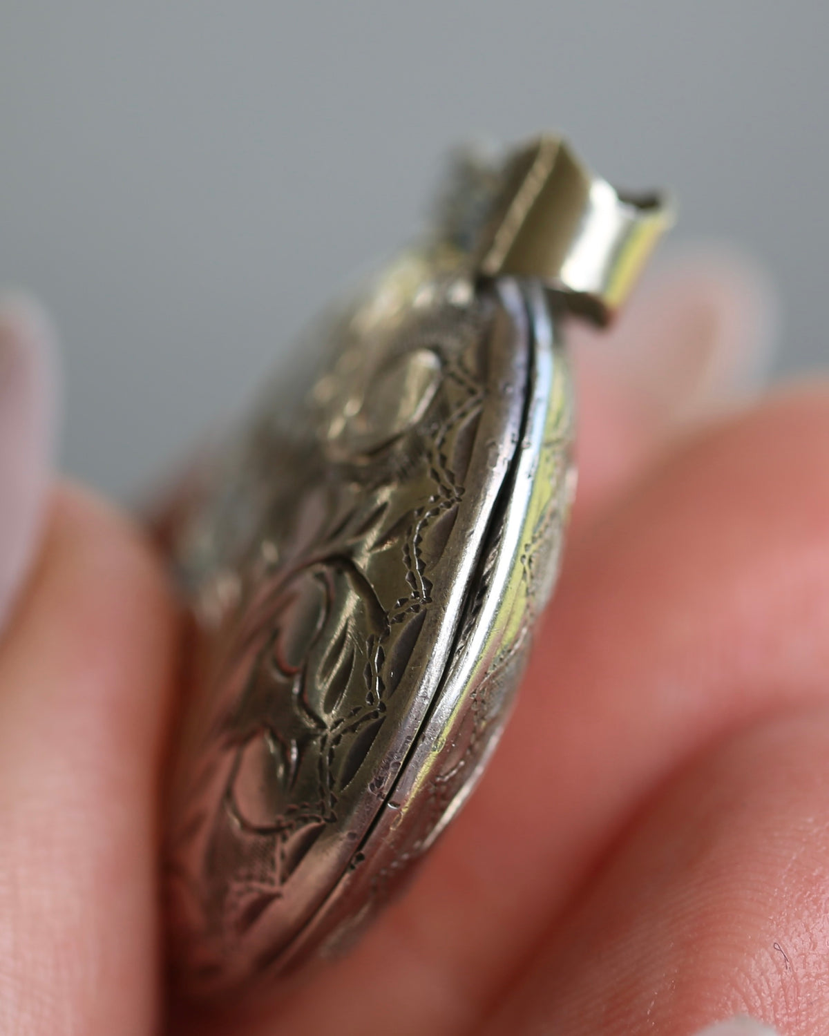 Vintage Hand Carved Round Locket, Thailand Sterling Silver, 11.59g, 33.4 x 30mm