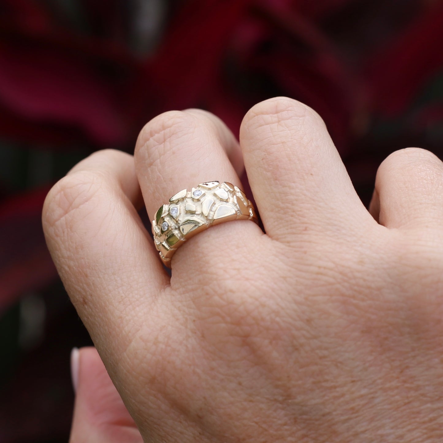 Mid Century Inspired Cobblestone and Diamond Ring, 9ct yellow gold, size R or just bigger than 8.5