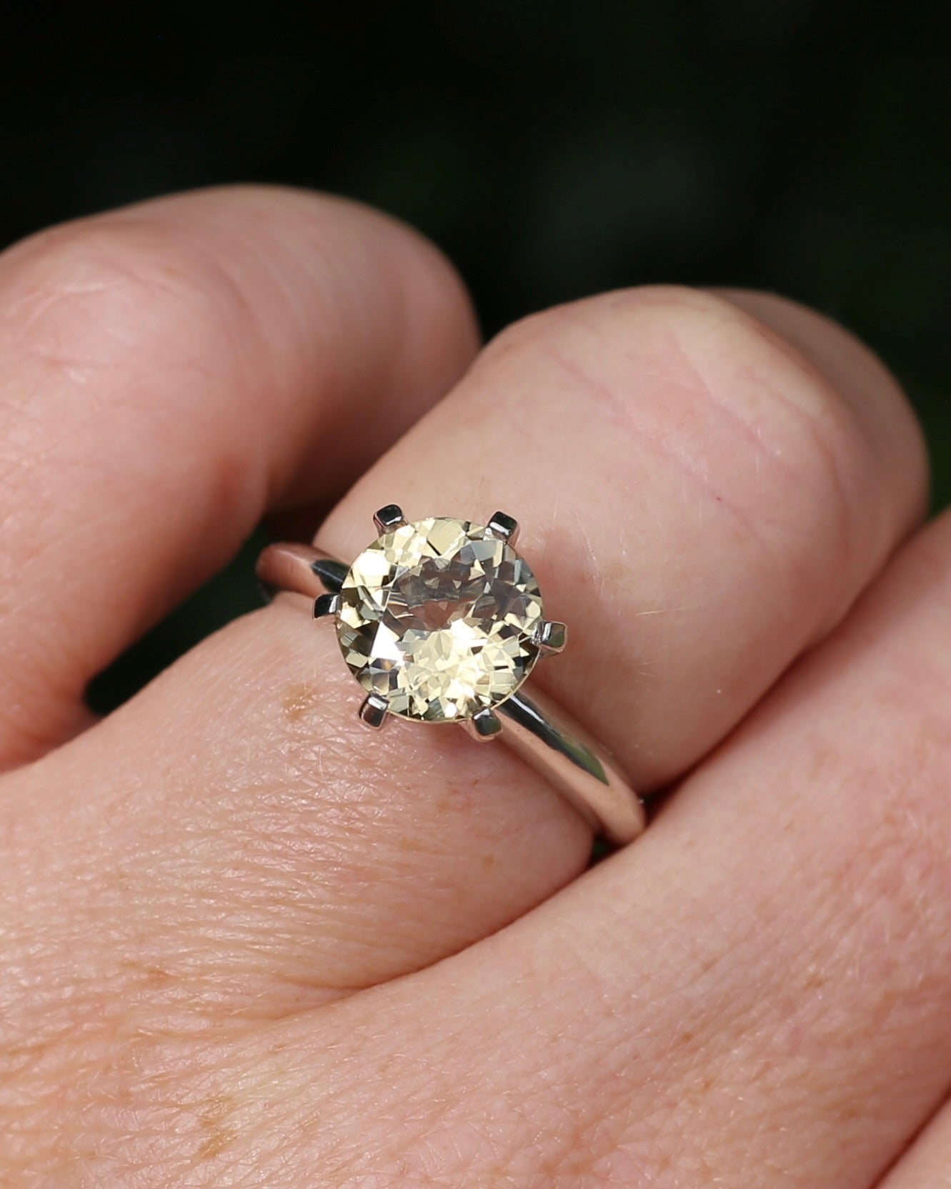 9mm 2.25ct Natural Yellow Beryl, 6 Claw Set, 9ct White Gold, size N1/2 or nearly 7, 3.75g