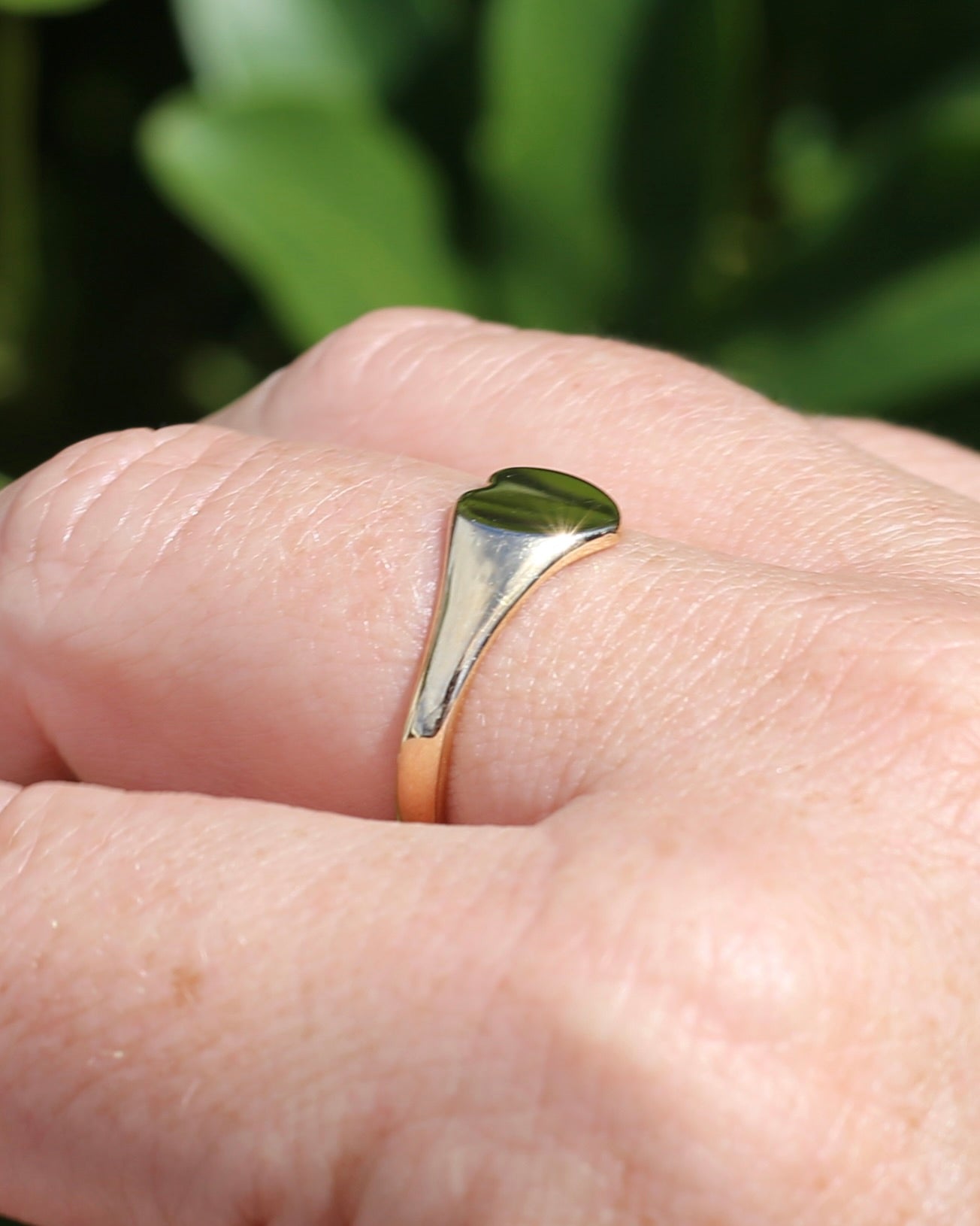 1973 Made Birmingham Heart Shaped Signet Ring, 9ct Yellow Gold, size R or 8.75, 2.91g
