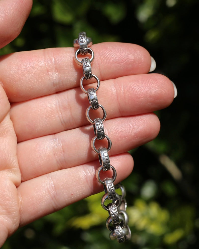 Alternating Plain and Patterened Belcher Bracelet with Filigree Heart Padlock, 19.2g