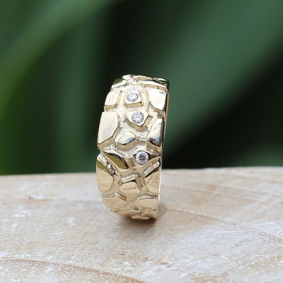 Mid Century Inspired Cobblestone and Diamond Ring, 9ct yellow gold, size R or just bigger than 8.5