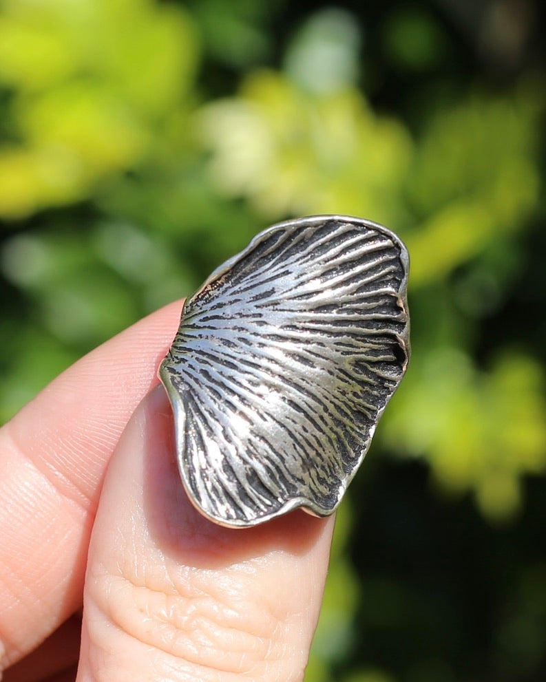 Large Petal Leaf Rustic With Dark Engraved Ridges, Sterling Silver, 8.5g, size M1/2 or 6.5 (fits smaller)