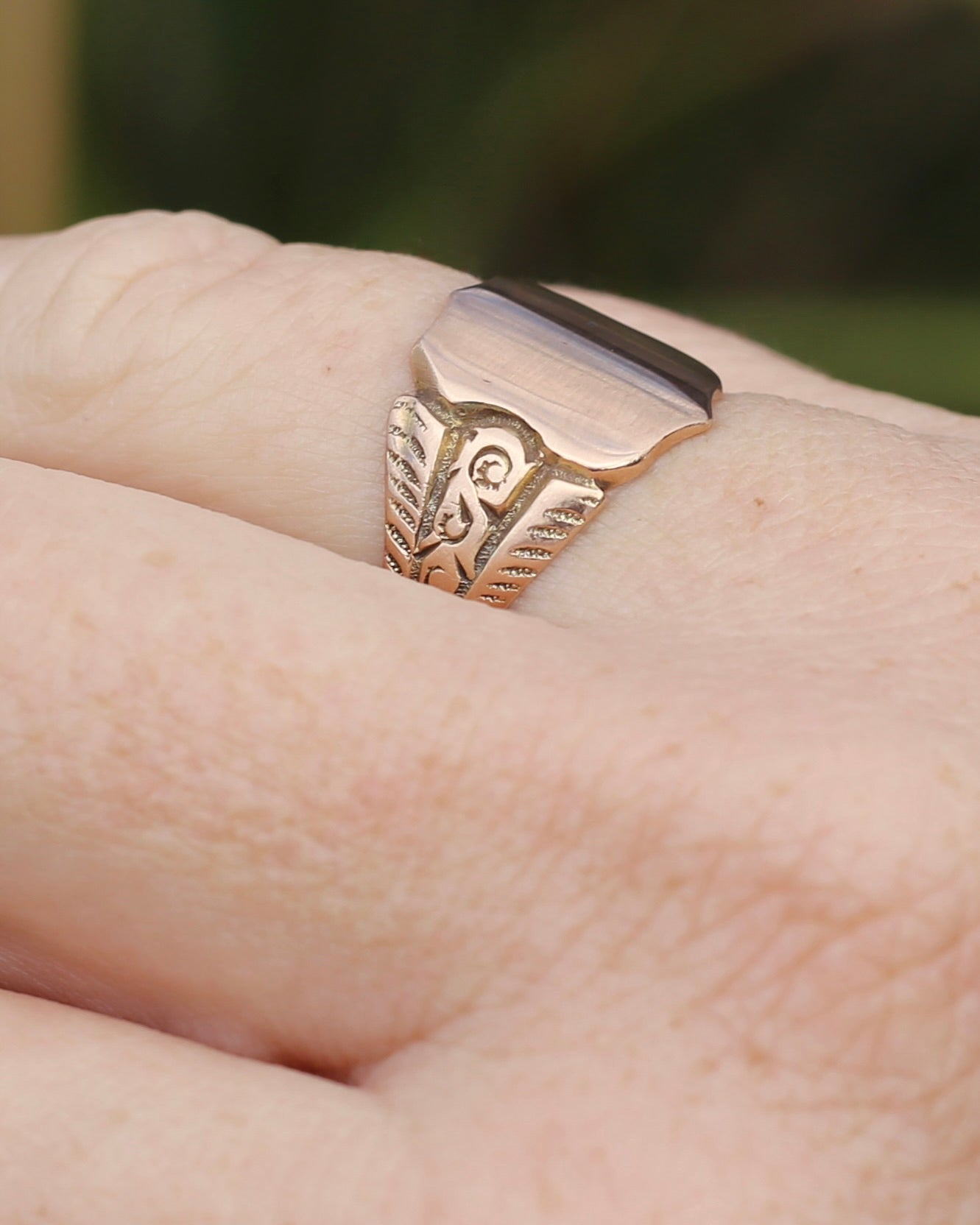 Antique 1918 Signet Ring with Carved Shoudlers, 9ct Old Rose Gold, size Q or 8 - fits more like O1/2 - P or 7.5 based on width, 4.29g
