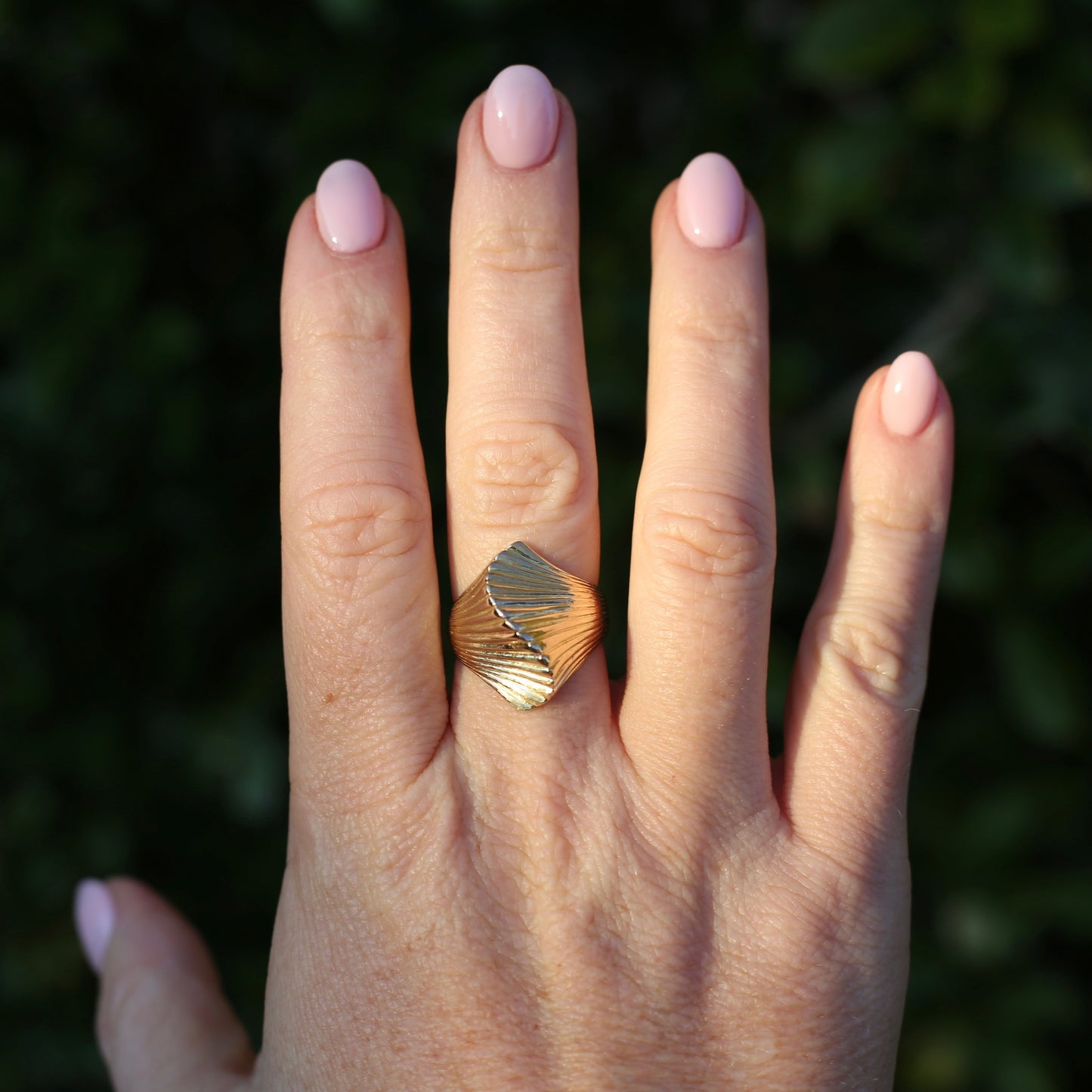 Mid Century Modernist 14ct Gold Sculptured Shell or Fan Ring, size R or 8.5 (maybe fits a bit bigger)