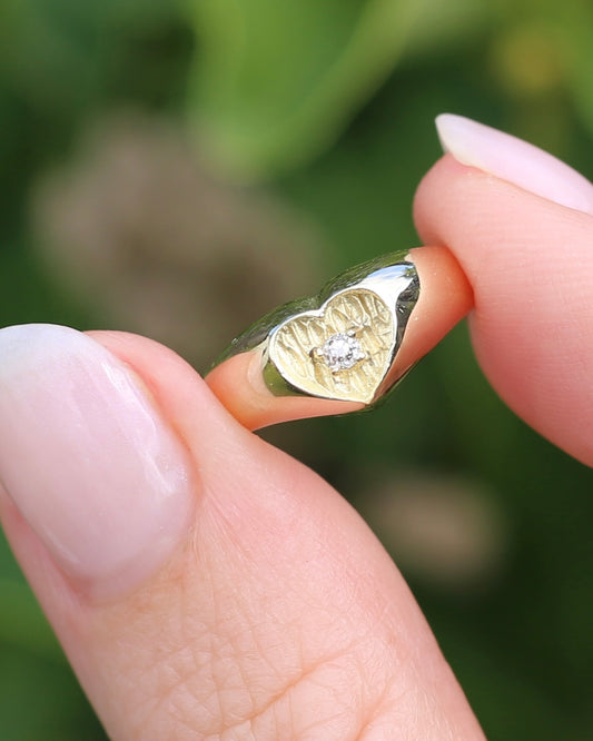 1979 London Made Old Cut Diamond Heart Signet Ring, 9ct Yellow Gold, size J1/2 or 5, 2.48g