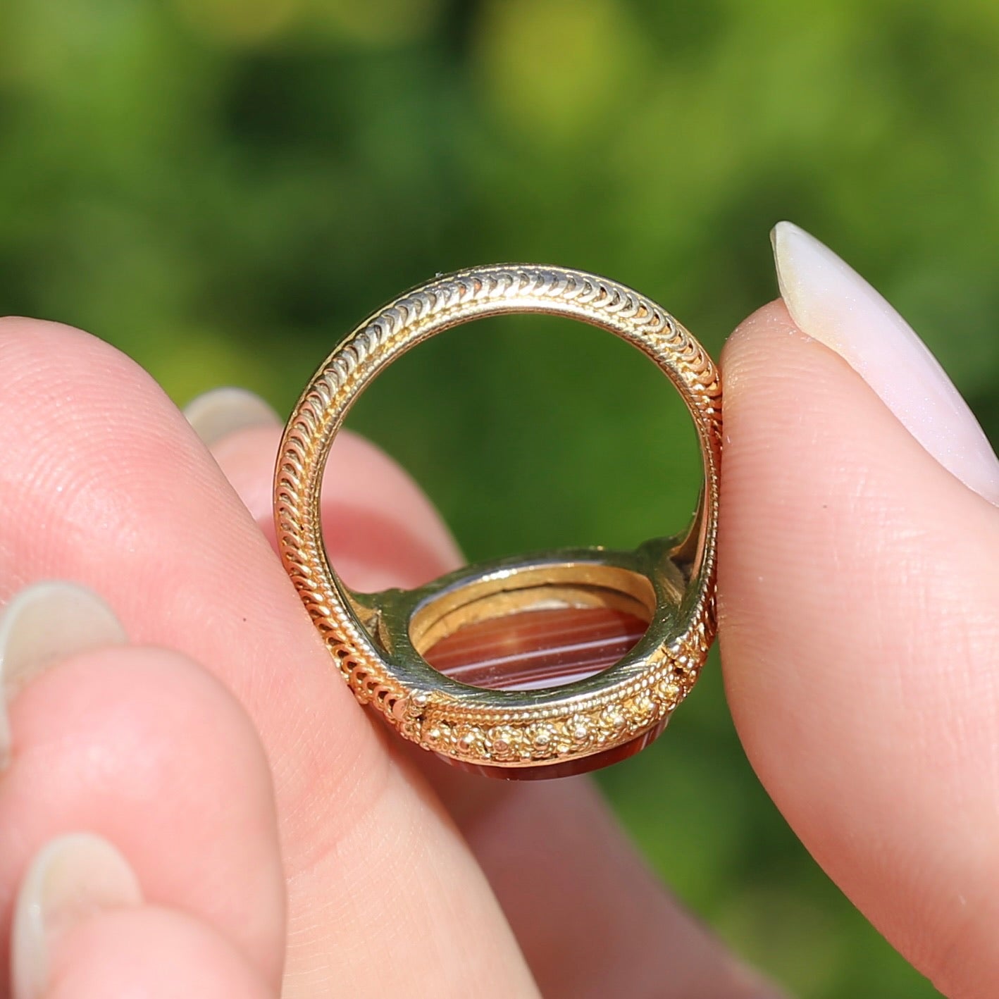 Mid Century Banded Agate in the Elaborate Scroll Detailed Floral Ring, 14ct Yellow Gold, size K1/2 or just under 5.5