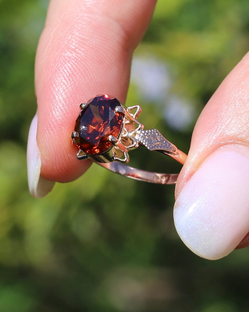 4ct Whisky Zircon in Vintage Old Rosey Gold Ring, 9ct Old Rosey Gold, size M or just over 6, 2.18g
