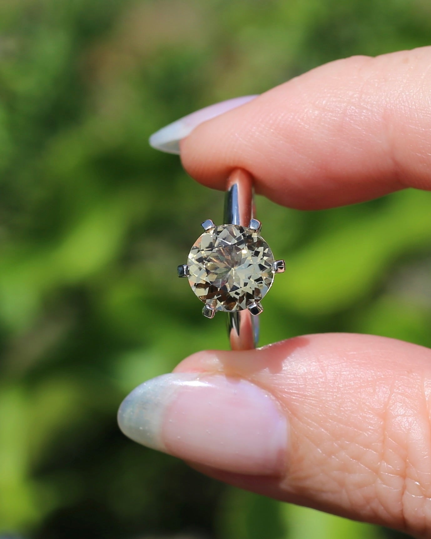 9mm 2.25ct Natural Yellow Beryl, 6 Claw Set, 9ct White Gold, size N1/2 or nearly 7, 3.75g