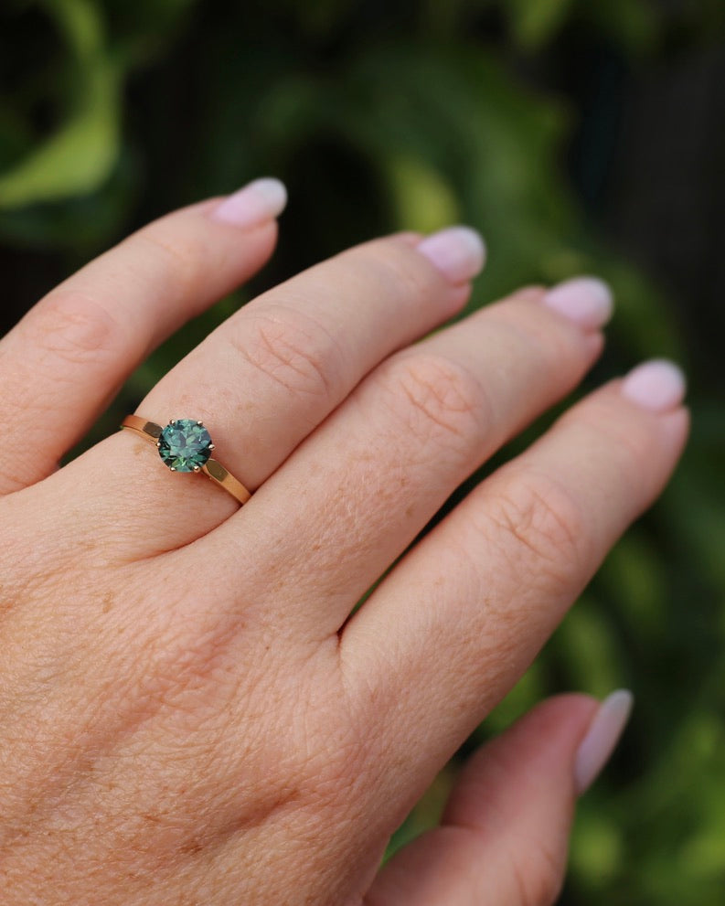 1.36ct Teal Parti Sapphire in Vintage 6 Claw 14ct Yellow Gold Ring, size O or 7.25, 1.96g, with valuation