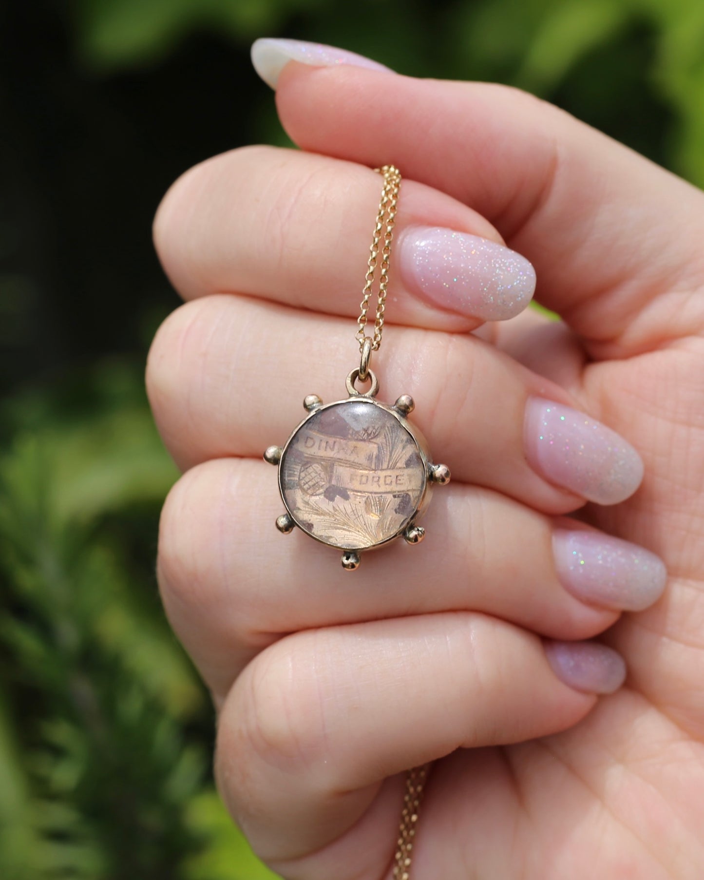 Antique Rustic Scottish "Dinna Forget" Thistle Pendant, 9ct Yellow Gold, 9ct Rose Gold, Resin, 3.30g