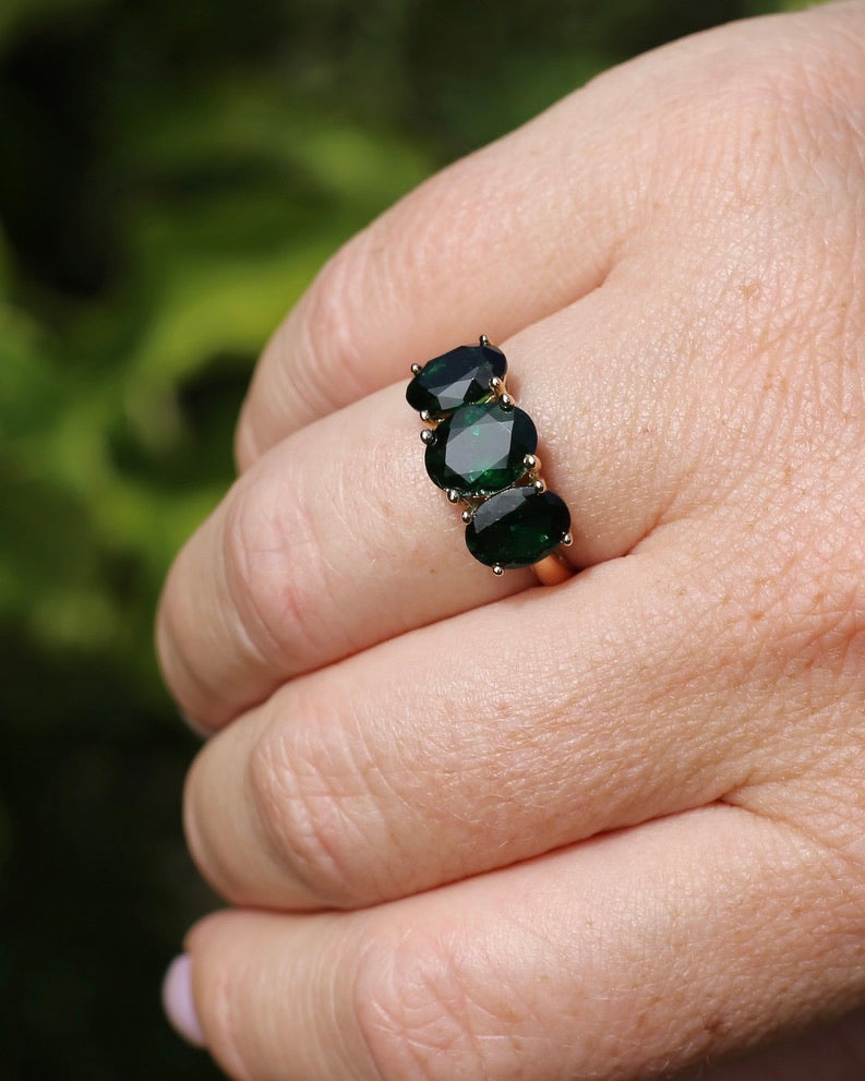 Glorious 5.18ct Tsavorite Green Garnet Trilogy Ring, 9ct Yellow Gold, size O1/2 or just over 7.25, 2.9g, with valuation