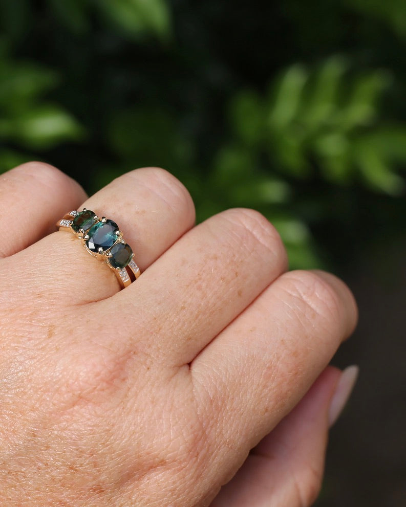 2.49ct Australian Green and Parti Sapphire Trilogy with diamond side stones, 10ct Yellow Gold, size 7 or just over N1/2, 3.38g