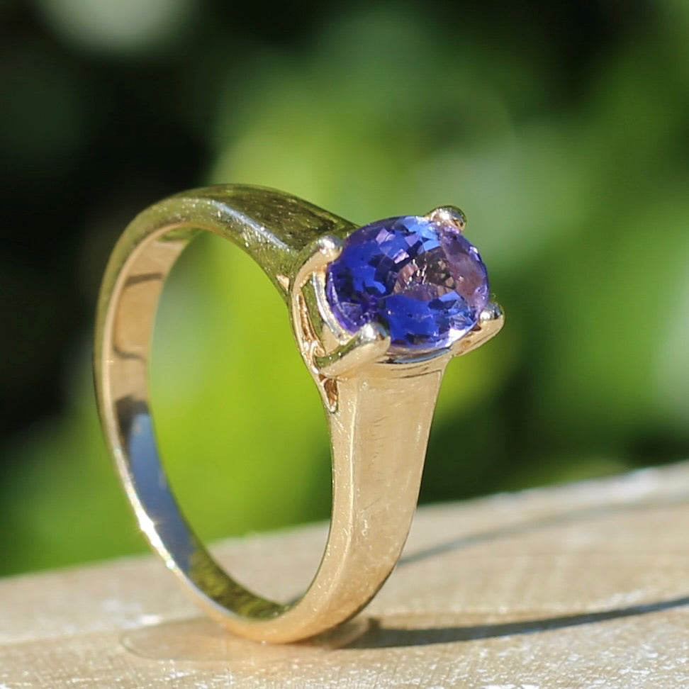 1.25ct Oval Tanzanite Ring, 14ct Yellow Gold, size N or just over 6.5