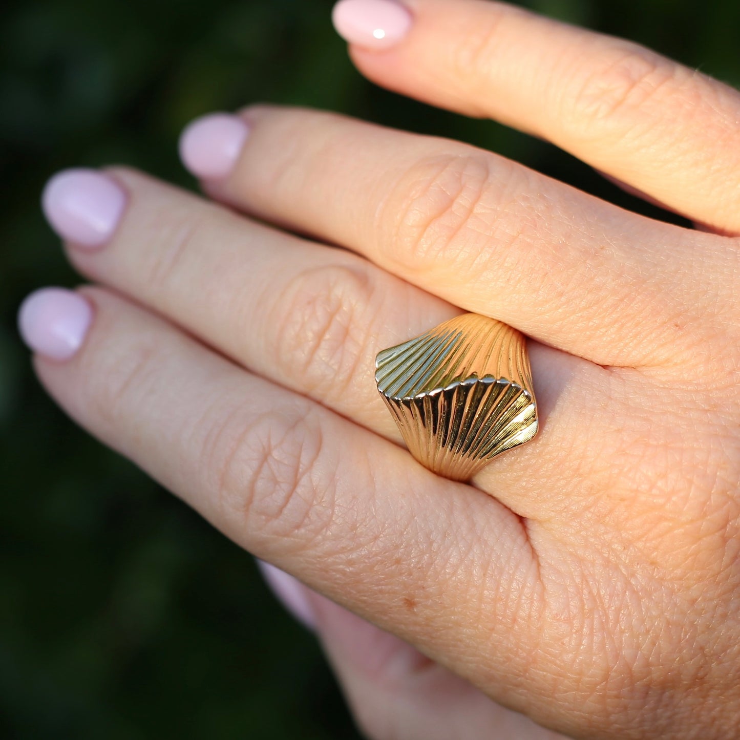 Mid Century Modernist 14ct Gold Sculptured Shell or Fan Ring, size R or 8.5 (maybe fits a bit bigger)