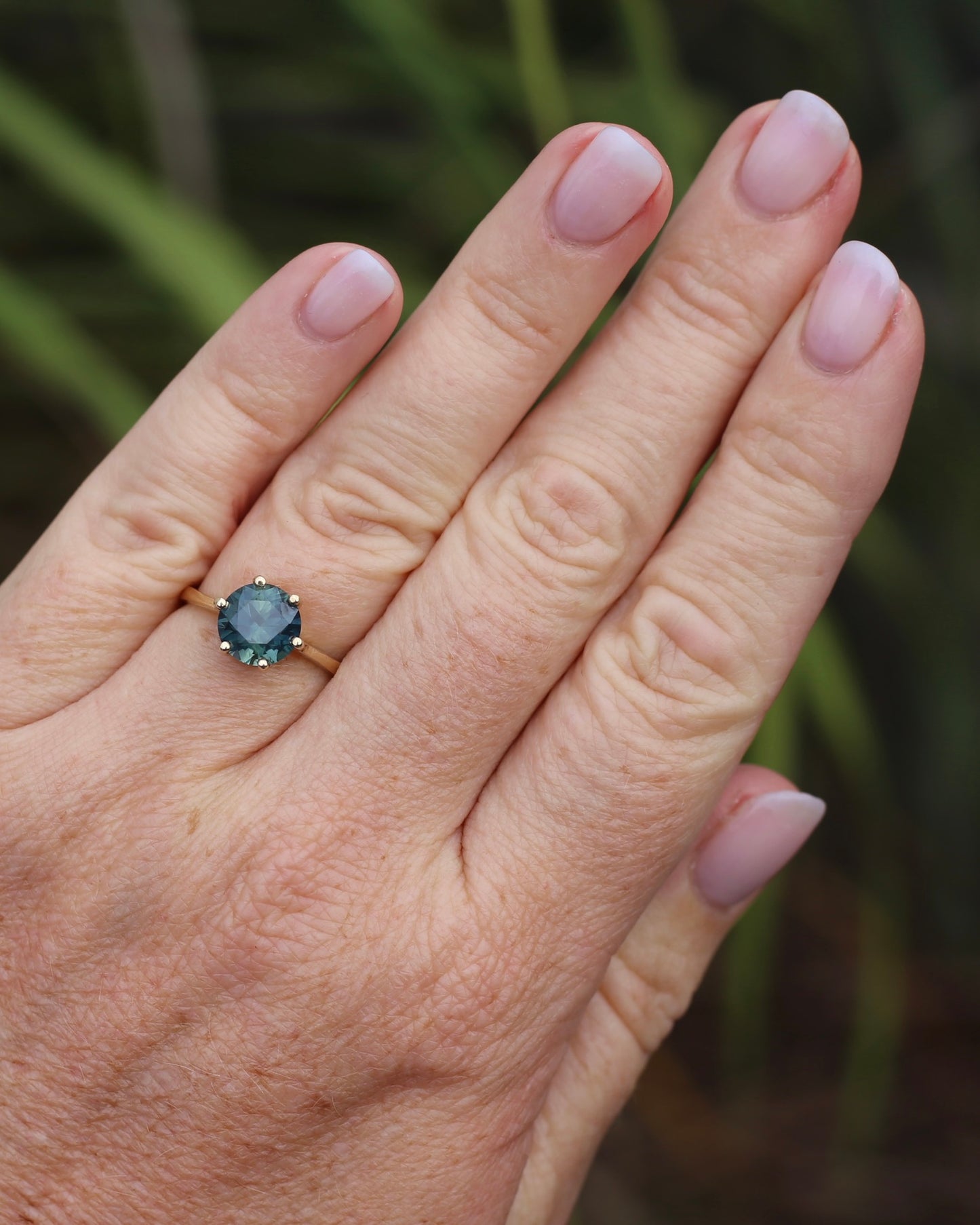 2.95ct Unheated Parti Sapphire Solitaire, 9ct Yellow Gold, size O or 7.5, 3.05g