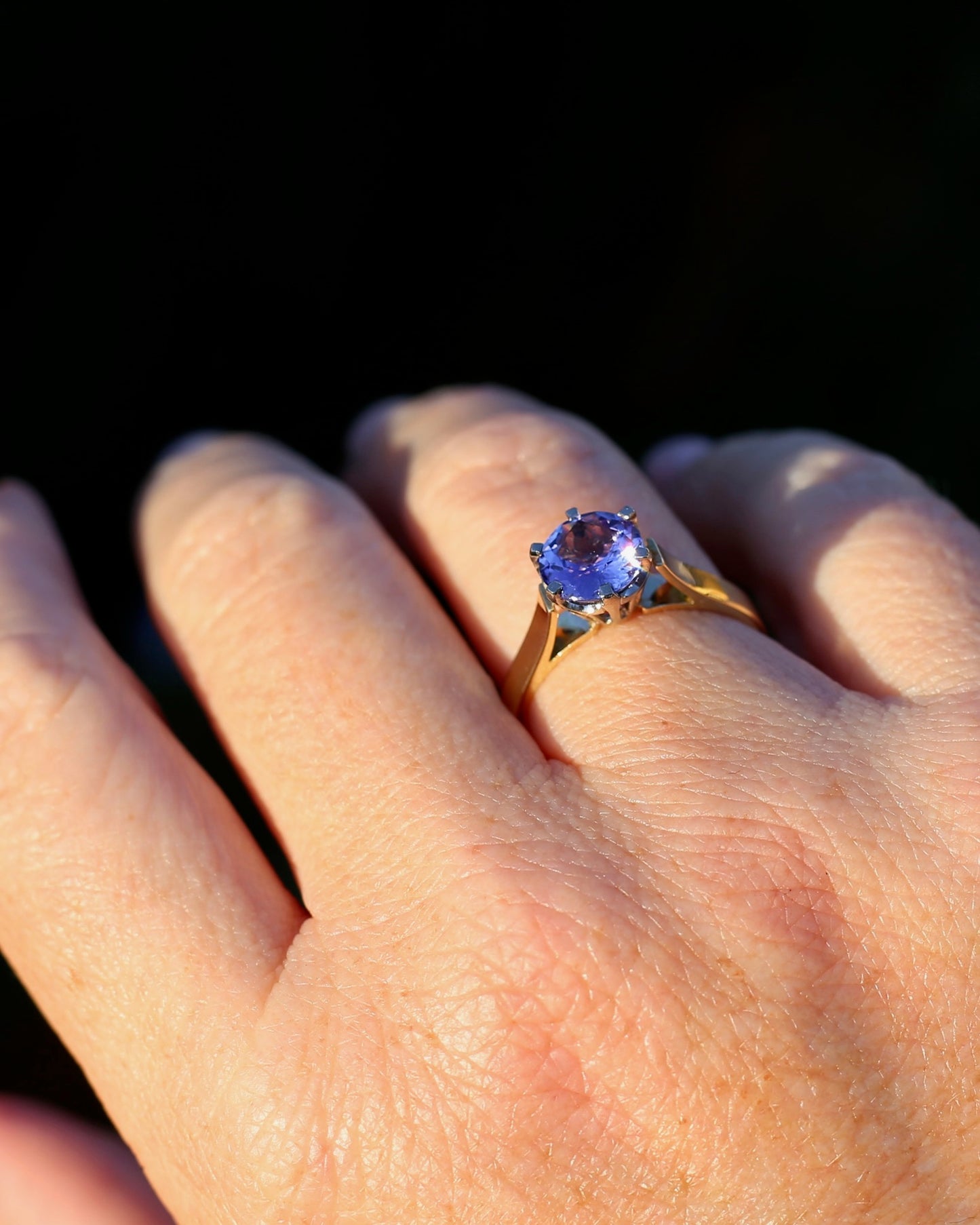 1.65ct Tanzanite in Vintage Mixed Metal 9ct White & Yellow Gold Ring, size Q1/2 or 8.25