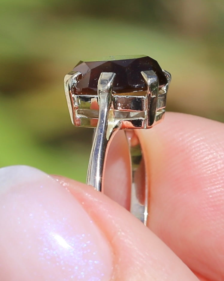 ON HOLD 3.95ct Fancy Cut Tanzanian Umba Sapphire in Vintage 9ct Yellow Gold, size L or 5.75, 2.80g
