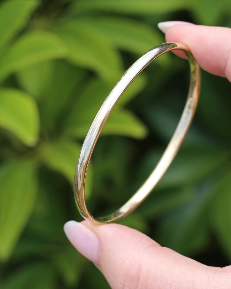 Oval 9ct Coil Bangle, 9ct Yellow Gold, 4.88g
