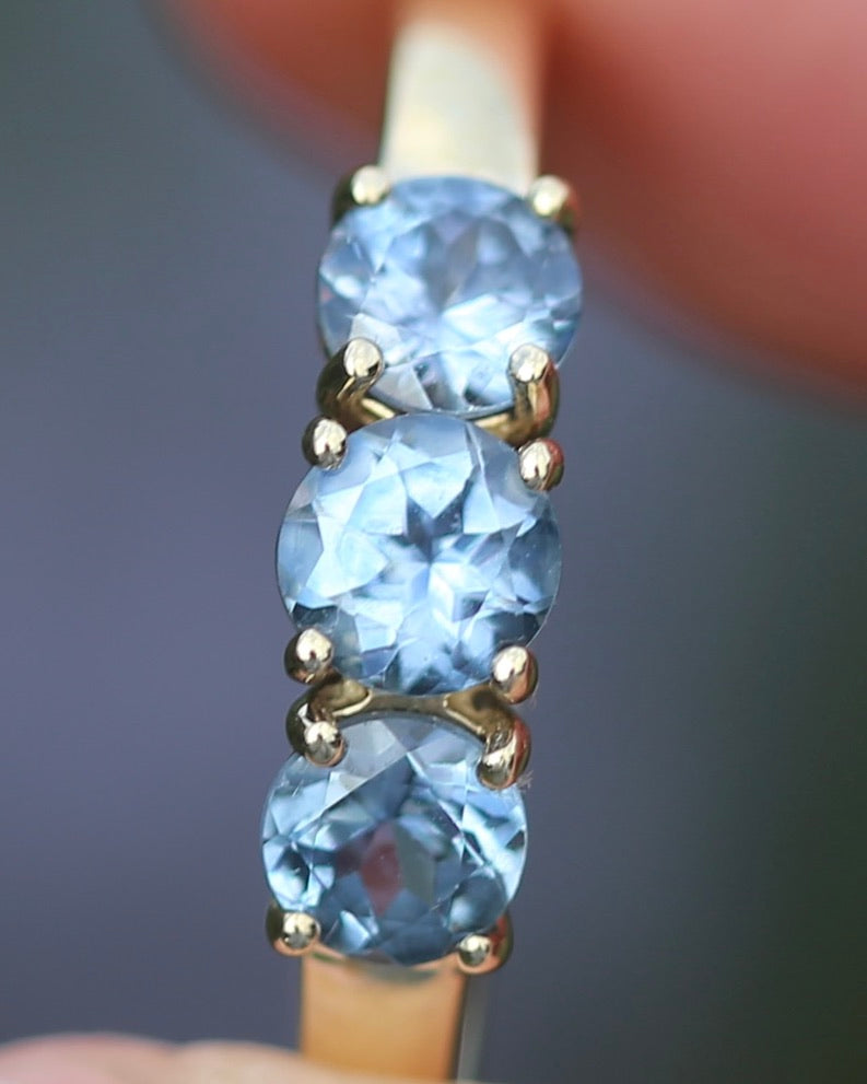 1.5ct Pale Cornflower Blue Parti Trilogy, Claw Set 9ct Yellow Gold, size Q or 8.25, 2.17g