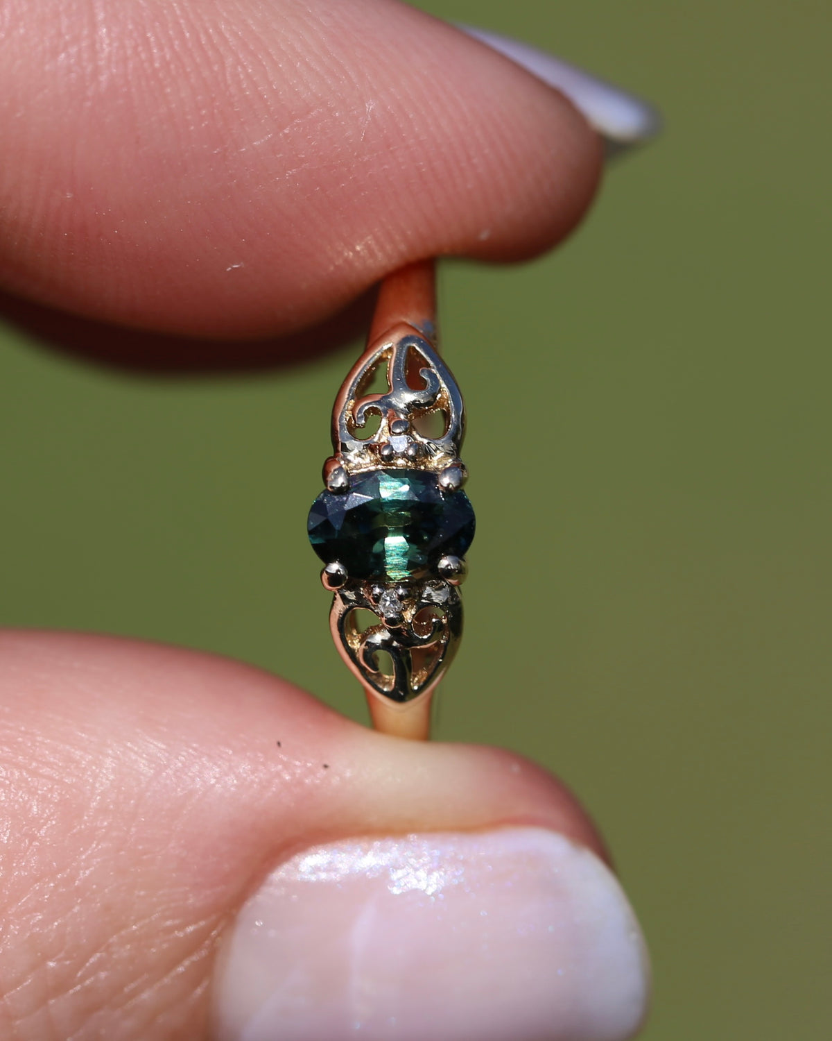 0.75ct Natural Teal Green Parti Sapphire with tiny Diamond Set Swirl Shoulders, 9ct Yellow Gold, size M1/2  or  just under 6.5, 1.44g