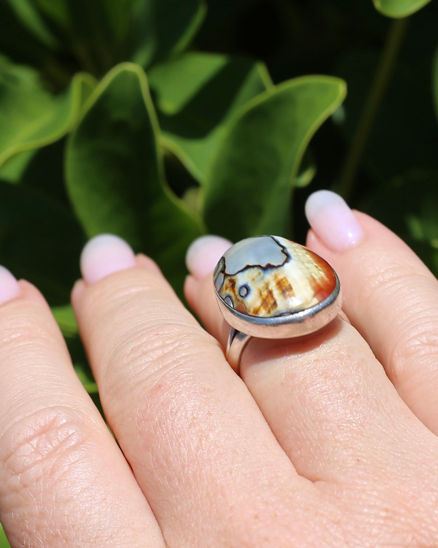 Abalone Shell Cabochon Bezel Set Ring, Sterling Silver,  sizse N or 6.75 - fits more like an M1/2 or 6.5, 9.60g