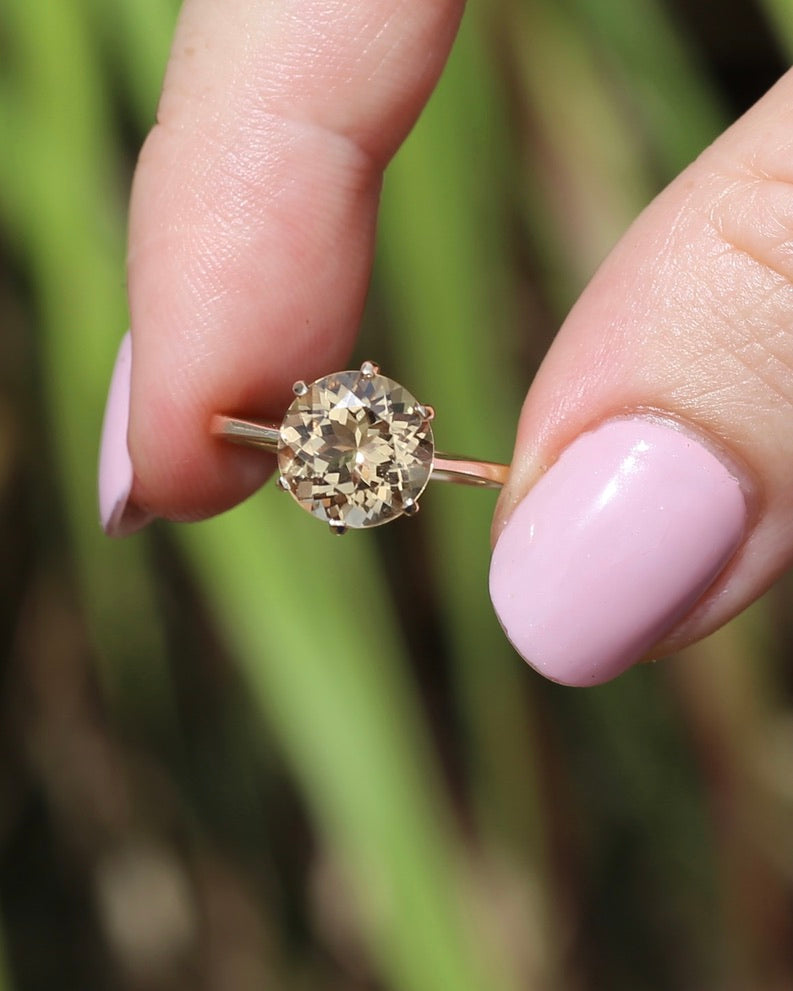 2.5ct Round Natural Heliodor (Yellow Beryl), 6 Claw Set, 9ct Yellow Gold, size N1/2 or 7, 2.0g