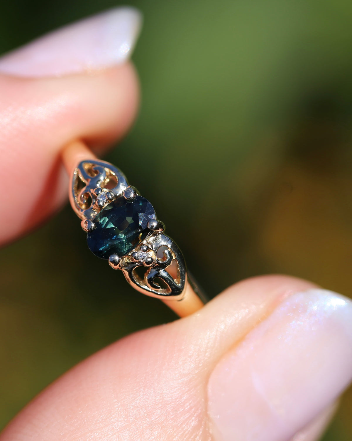 0.75ct Natural Teal Green Parti Sapphire with tiny Diamond Set Swirl Shoulders, 9ct Yellow Gold, size M1/2  or  just under 6.5, 1.44g