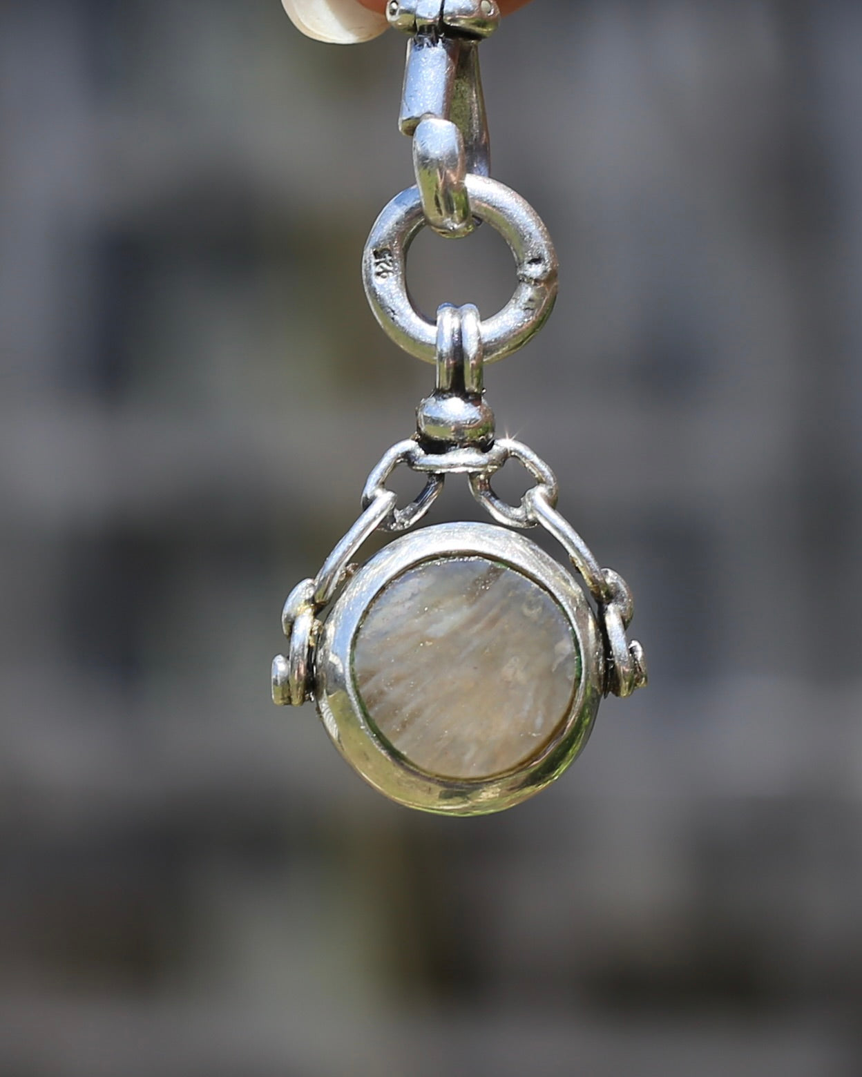 Vintique Spinner Fob with Chain Detail and Agate Faces, 5.4g