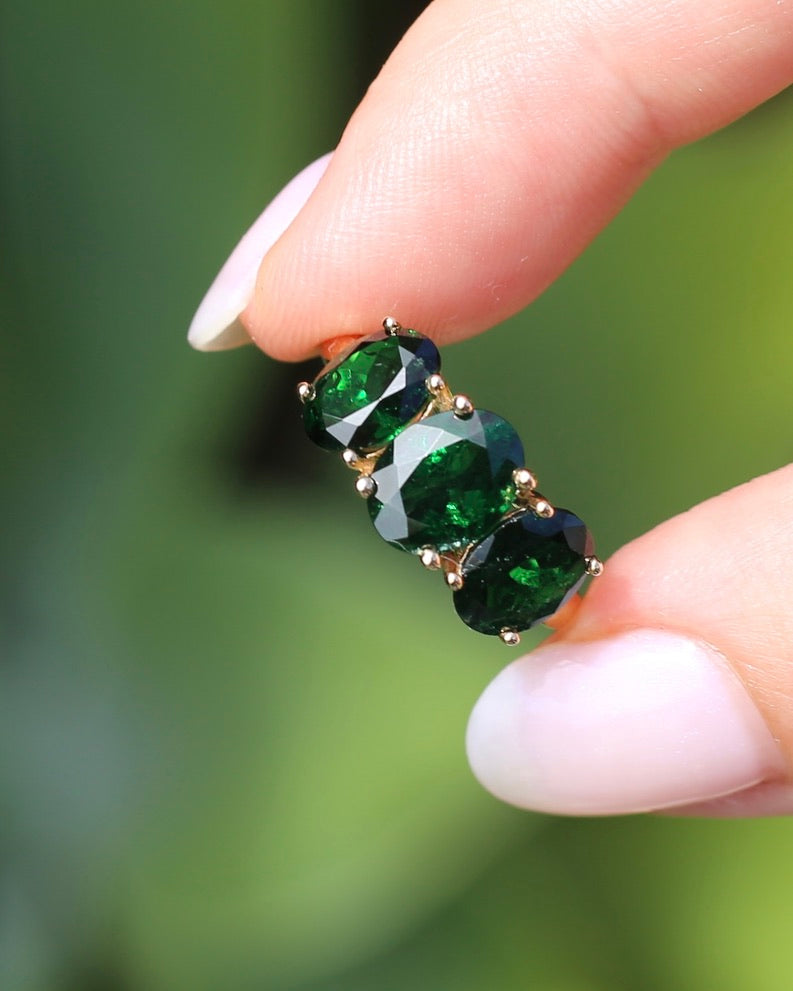 Glorious 5.18ct Tsavorite Green Garnet Trilogy Ring, 9ct Yellow Gold, size O1/2 or just over 7.25, 2.9g, with valuation
