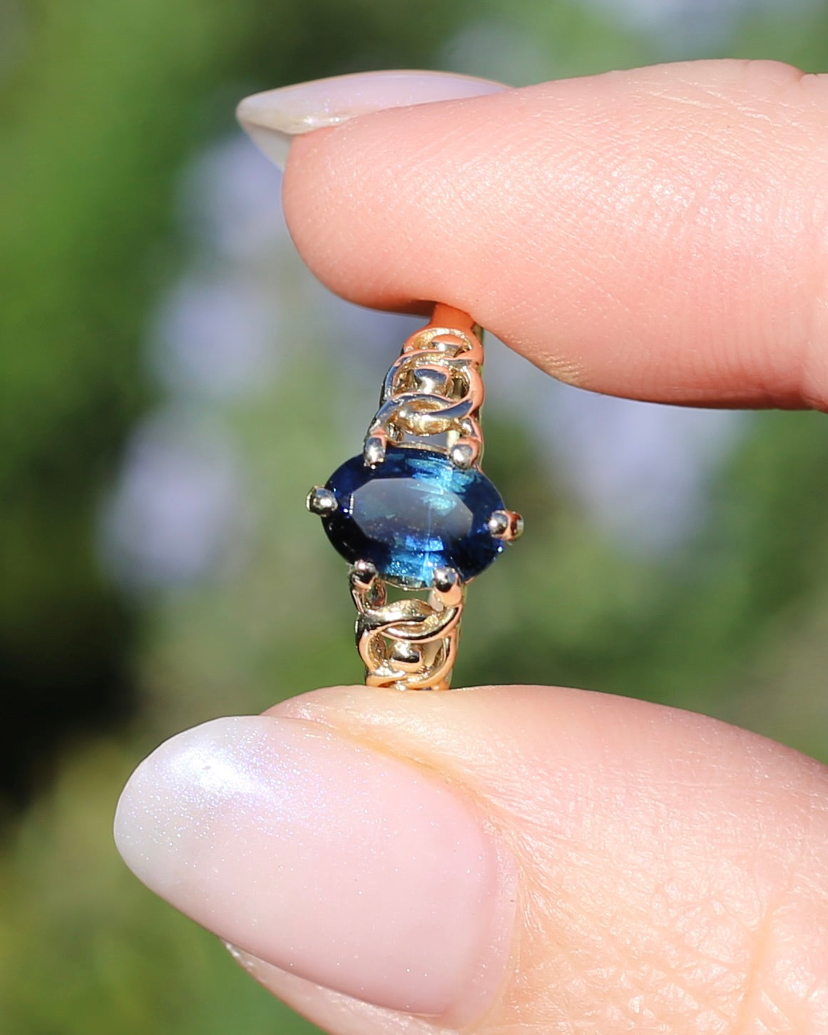 1.5ct Natural Australian Sapphire in 6 Claw Set Ring with Rope Detail Shoulders, 9ct Yellow Gold, size 8 or Q, 1.79g
