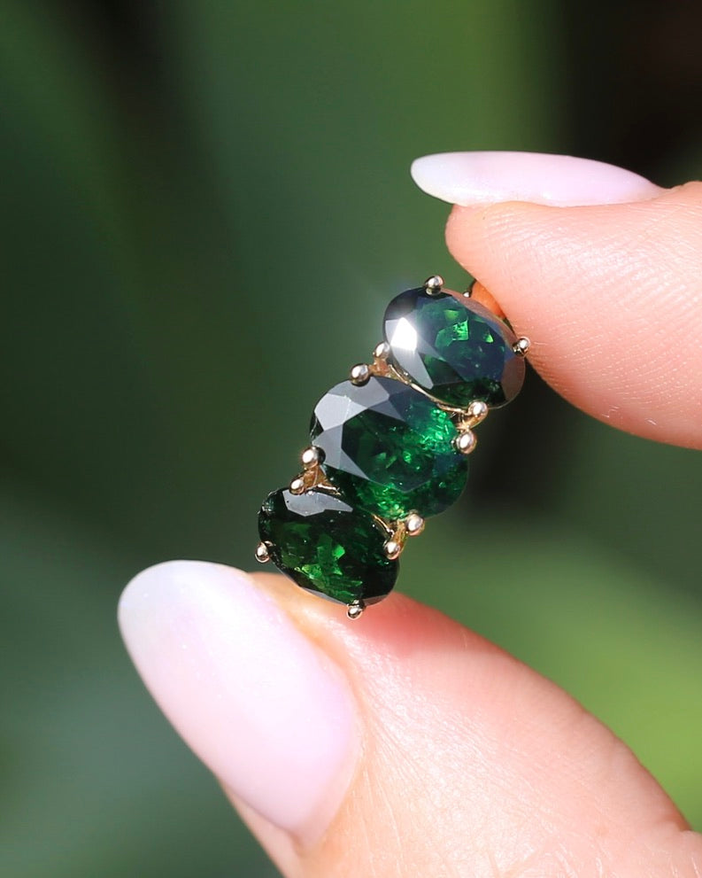 Glorious 5.18ct Tsavorite Green Garnet Trilogy Ring, 9ct Yellow Gold, size O1/2 or just over 7.25, 2.9g, with valuation