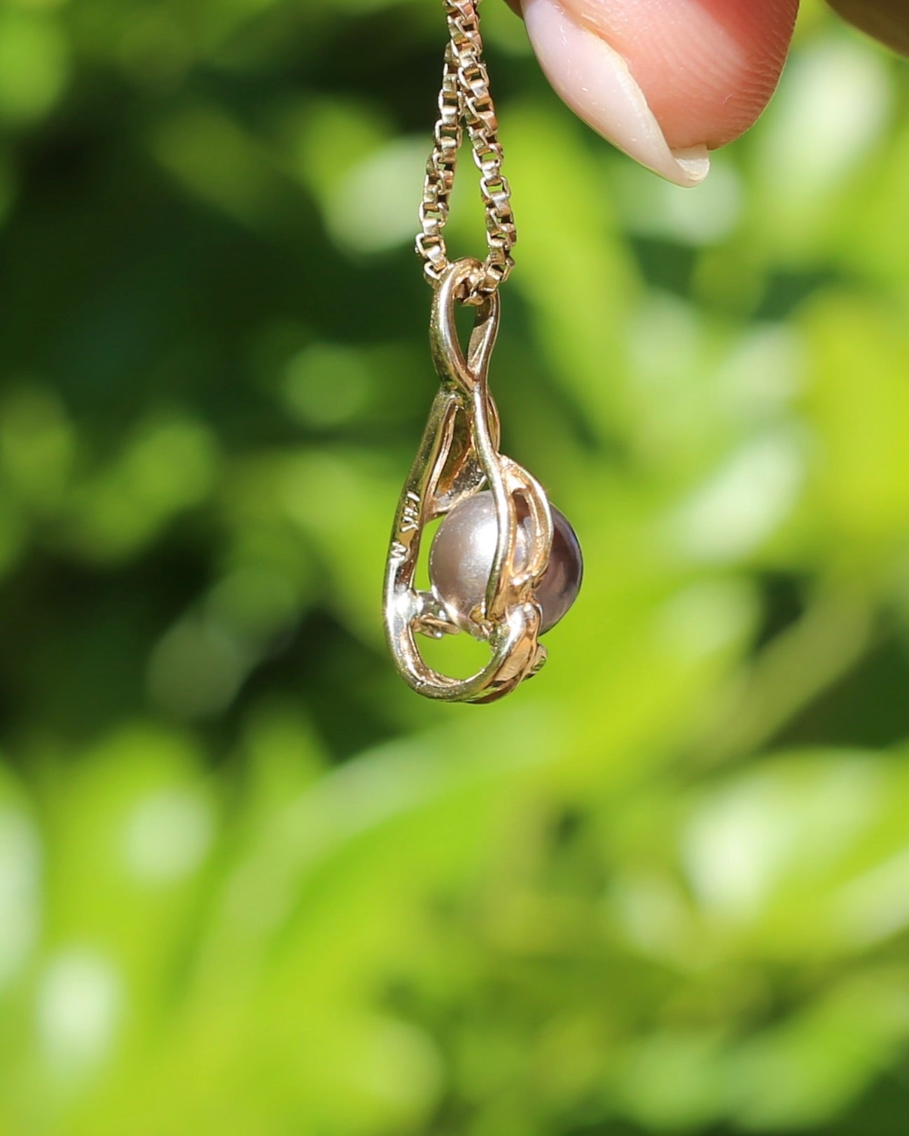 Grey Pearl, Diamond and Three Leaf Pendant, 14ct Yellow Gold, 1.61g