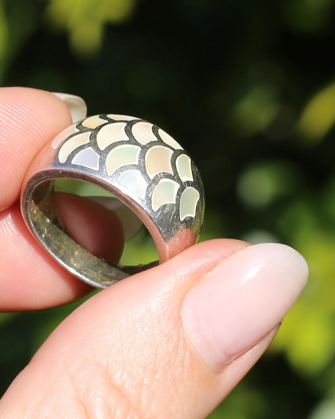 Mother of Pearl Inlaid Mermaid Scale Silver Ring, 8.8g, size P1/2 or 7.75