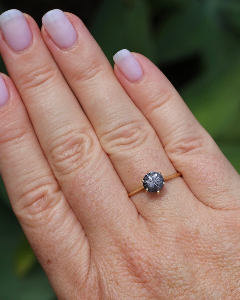 1.35 Lavender Grey Spinel Solitaire, 6 Claw setting, 9ct Yellow Gold, size 9.75 or just over T, 1.72g