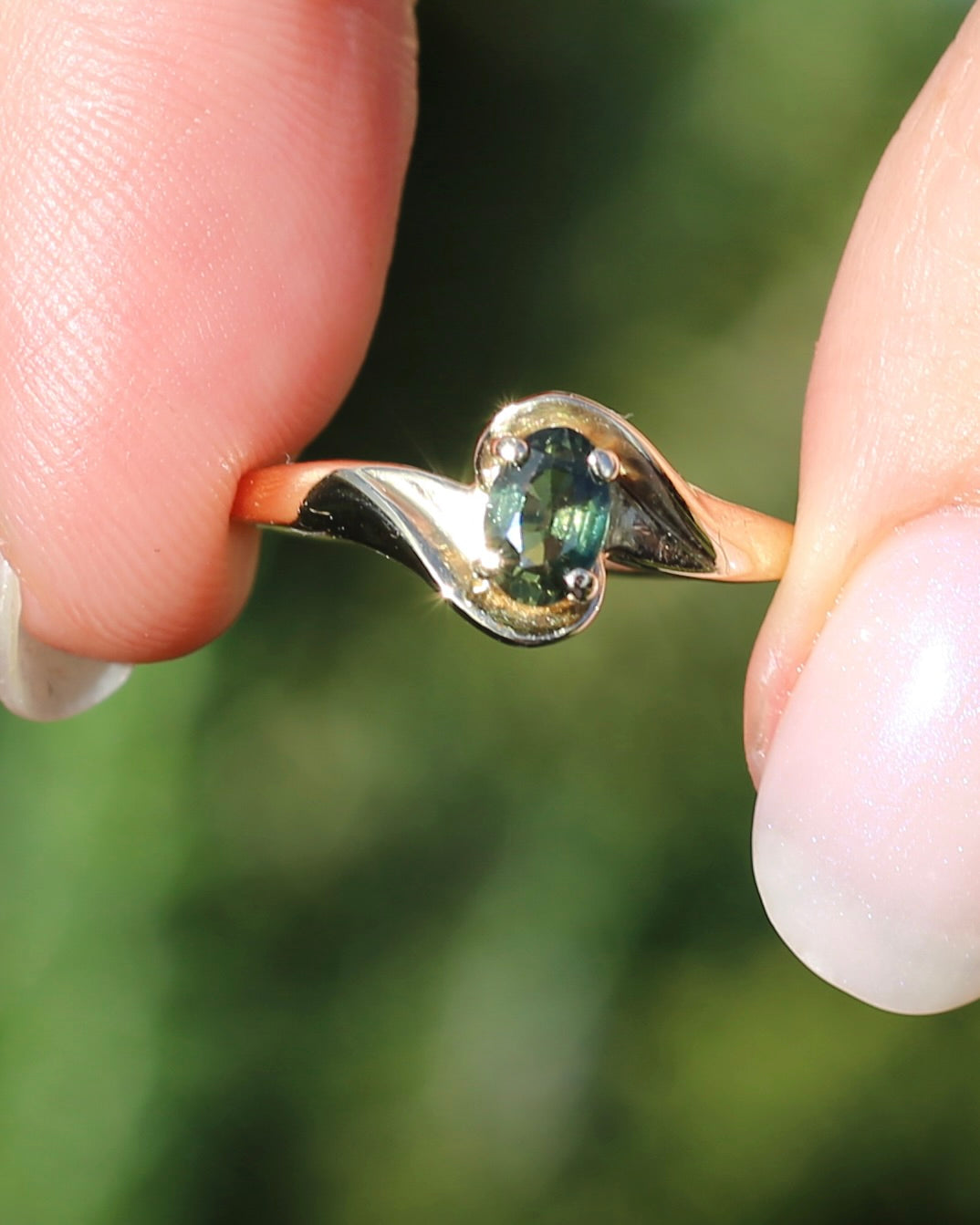 0.6ct Oval Green Australian Sapphire Ring, 10ct Yellow Gold, size N or 6.75, 1.56g