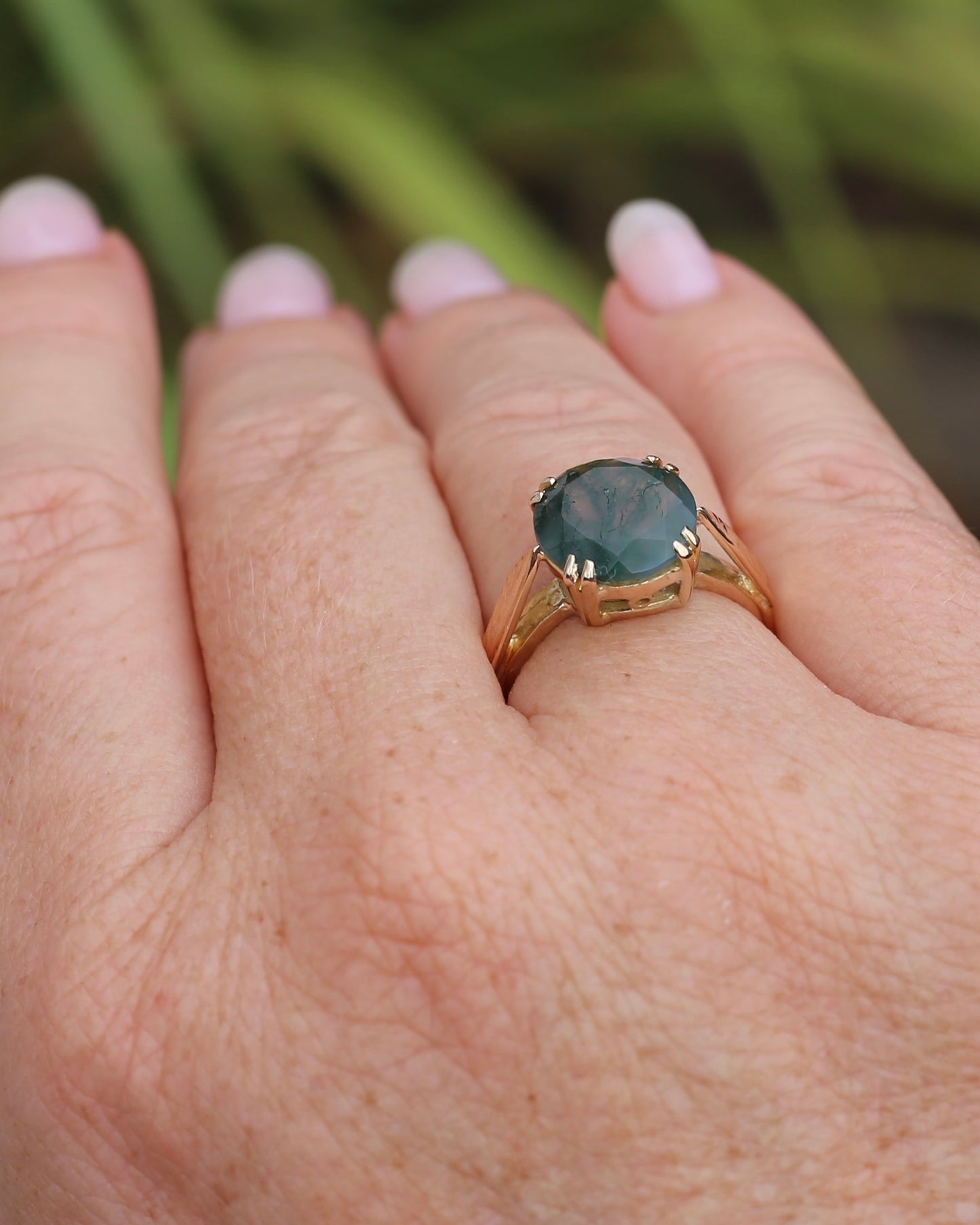 3ct Round Moss Agate Double Claw Set Ring, 9ct Yellow Gold, size N or 6.75, 4.11g