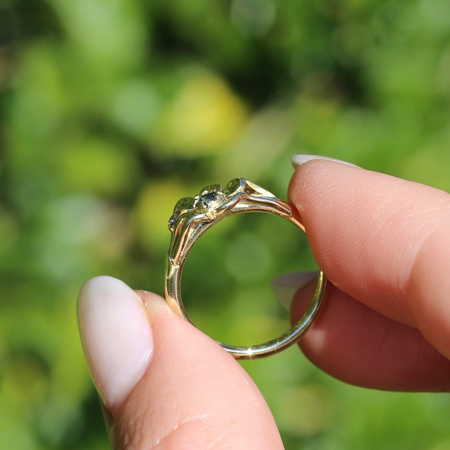 Unique Parti Sapphire and Diamond Flower Ring, 18ct Yellow Gold, size N or just over 6.5