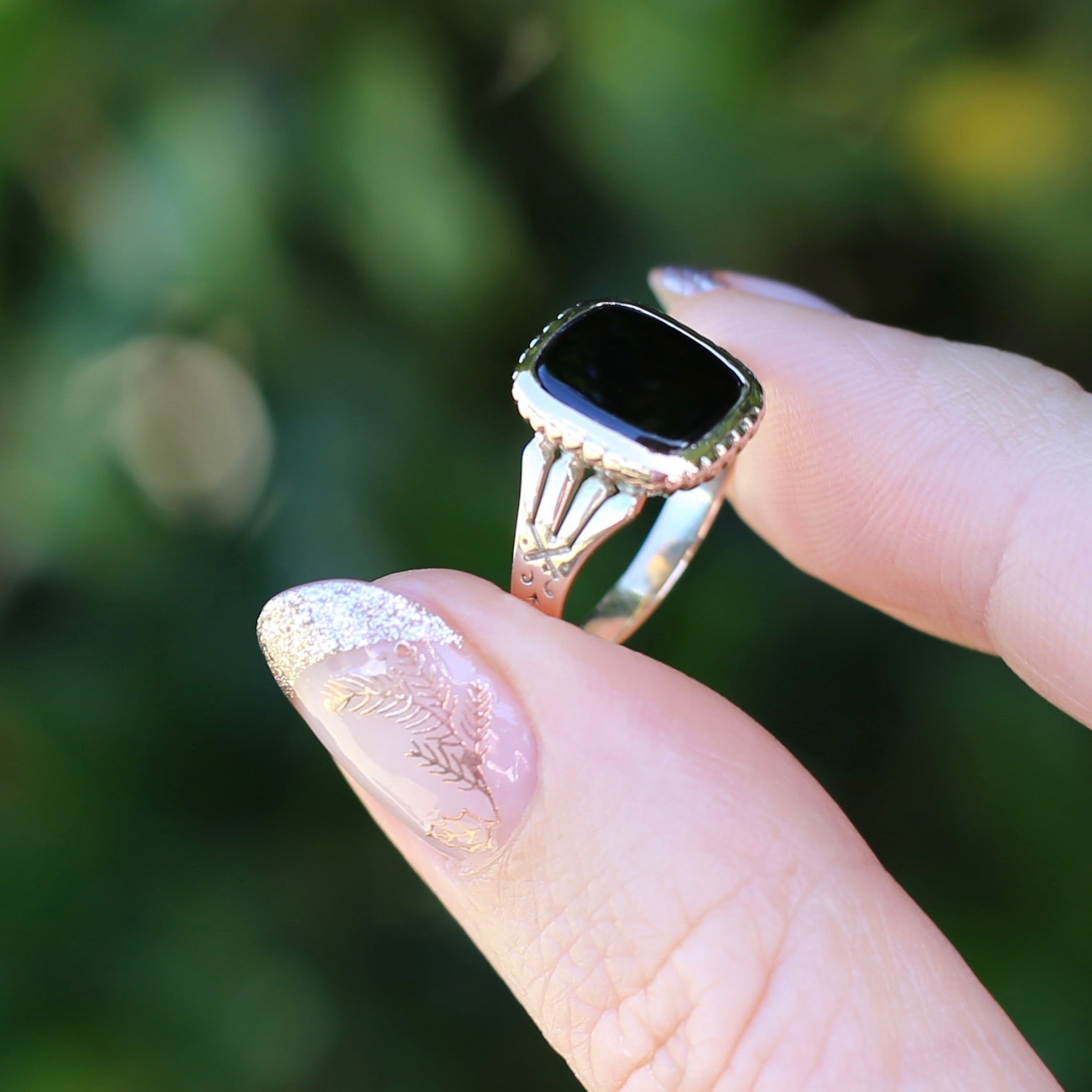 Onyx signet hot sale ring womens