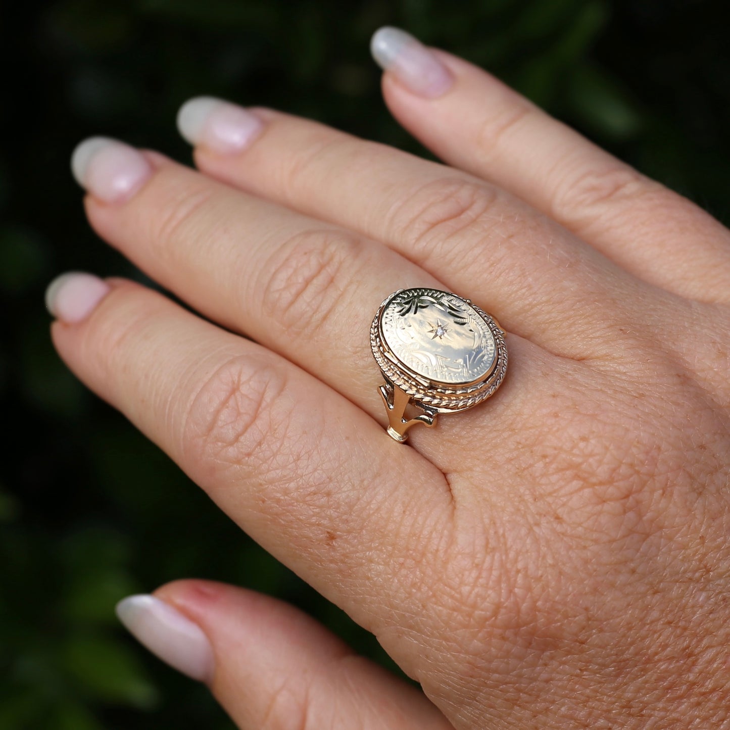 Fabulous 9ct Oval Locket Conversion Ring, Birmingham Uk made, 9ct Yellow gold, size 8.5 or Q1/2