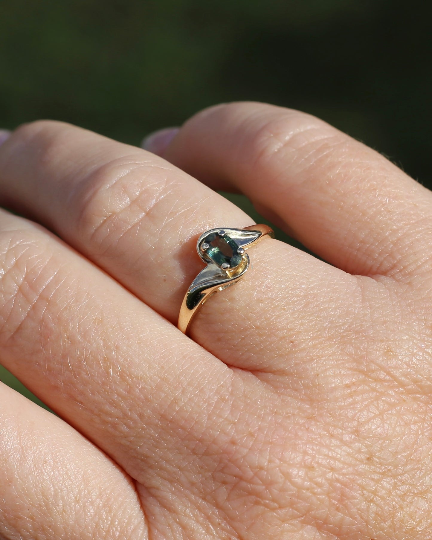 0.6ct Oval Green Australian Sapphire Ring, 10ct Yellow Gold, size N or 6.75, 1.56g